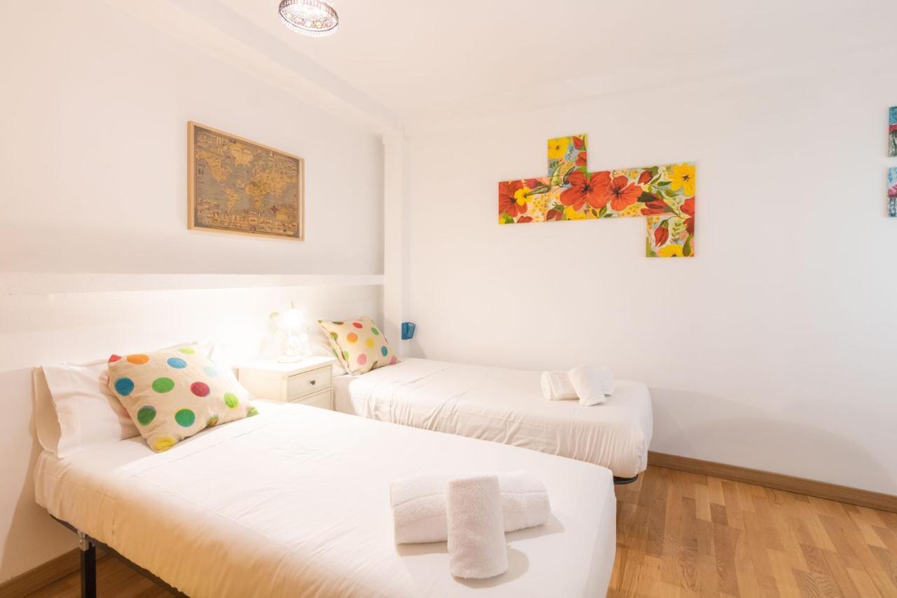 Goles Courtyard With Parking By Valcambre Daire Sevilla Dış mekan fotoğraf
