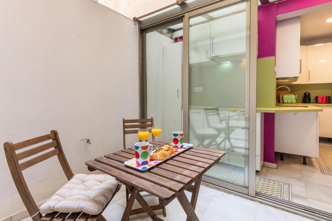 Goles Courtyard With Parking By Valcambre Daire Sevilla Dış mekan fotoğraf
