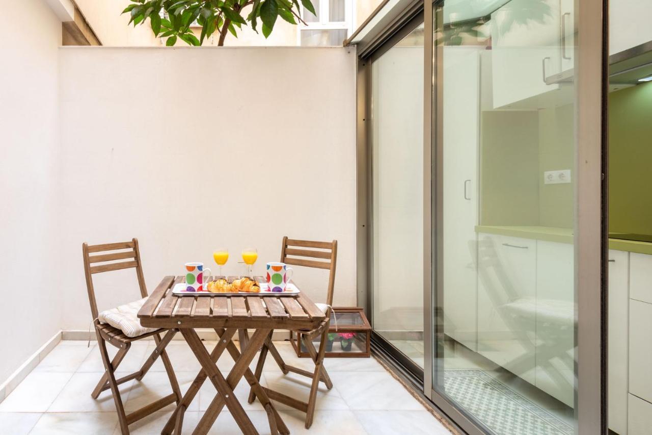 Goles Courtyard With Parking By Valcambre Daire Sevilla Dış mekan fotoğraf