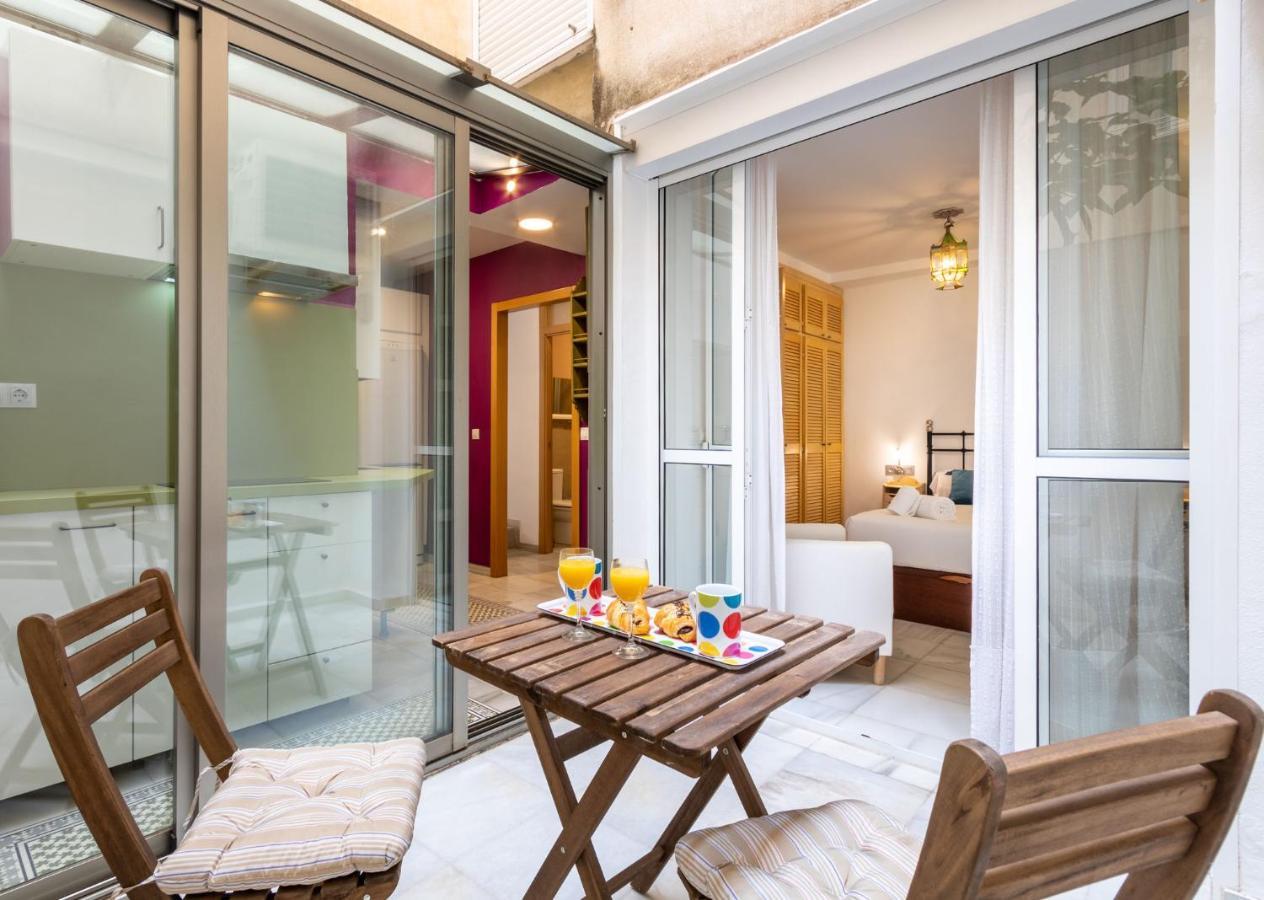 Goles Courtyard With Parking By Valcambre Daire Sevilla Dış mekan fotoğraf